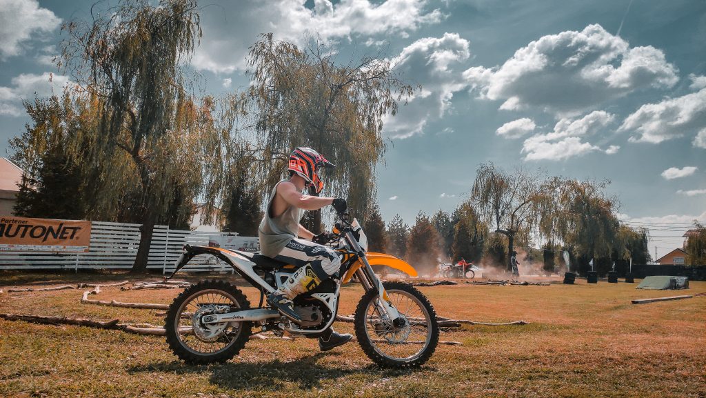 Motocicleta electrica Sur-Ron Storm Bee pentru prima data in Romania.